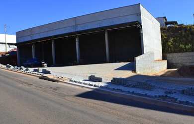 Imagem: O depósito possui 5 Vagas na garagem, 66m² de Área e está