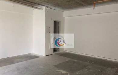 Imagem: O depósito possui 5 Vagas na garagem e 554m² de Área e está