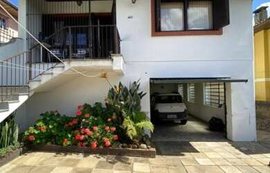 Imagem: A casa possui 3 Dormitórios, 2 Banheiros, 150m² de Área e