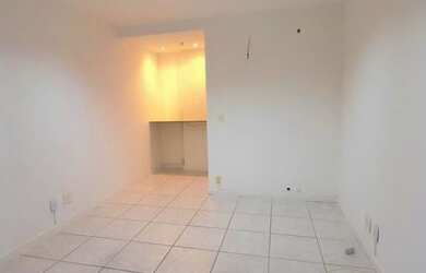 Imagem: O depósito para alugar possui 1 Vaga na garagem e 26m² de