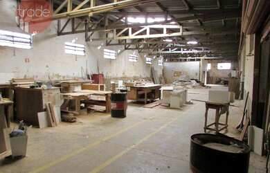 Imagem: O depósito possui 1950m² de Área e está localizado em Campos