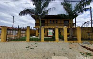 Imagem: A casa em condomínio possui 3 Dormitórios, 2 Banheiros, 2