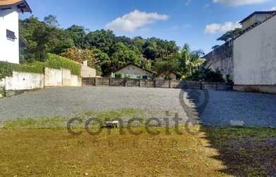 Imagem: O terreno possui 680m² de Área e está localizado em Velha