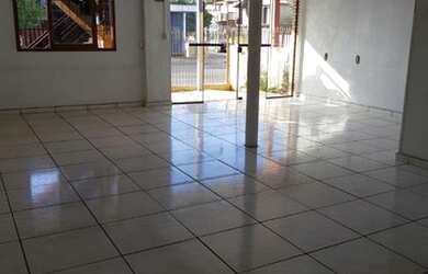 Imagem: A casa possui 4 Dormitórios, 2 Banheiros, 1 Vaga na garagem