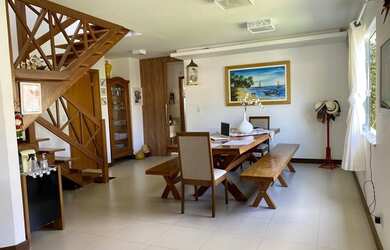 Imagem: A casa em condomínio possui 4 Dormitórios, 5 Banheiros, 3