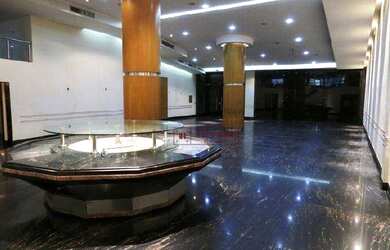 Imagem: O depósito possui 5 Vagas na garagem e 700m² de Área e está