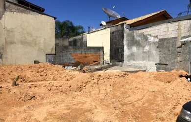 Imagem: O terreno possui 240m² de Área e está localizado em Santa