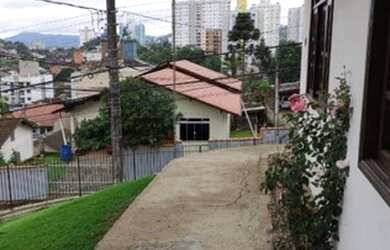 Imagem 13: Casa na Escola Agrícola. Churrasqueira, Imóvel novo, Guarda roupae240m²...