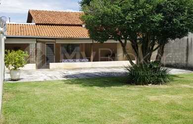 Imagem: A casa possui 2 Dormitórios, 2 Banheiros, 5 Vagas na garagem