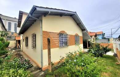 Imagem: A casa possui 3 Dormitórios, 2 Banheiros, 186m² de Área e