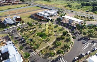 Imagem: O terreno possui 372m² de Área e está localizado em Parque