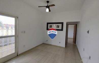 Imagem: A casa possui 2 Dormitórios, 2 Banheiros, 3 Vagas na garagem