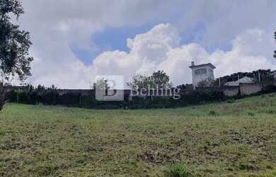 Imagem: O terreno possui 800m² de Área e está localizado em Gramado