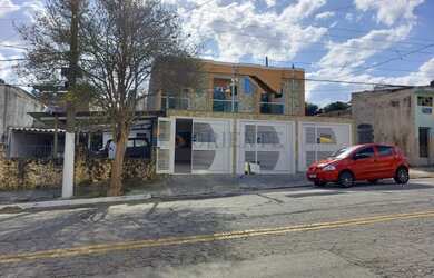 Imagem: A casa possui 3 Dormitórios, 2 Banheiros, 2 Vagas na garagem