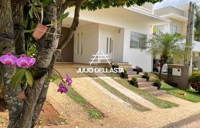 Imagem: A casa em condomínio possui 3 Dormitórios, 5 Banheiros, 2