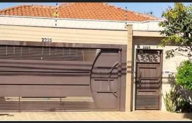 Imagem: A casa possui 4 Dormitórios, 3 Banheiros, 4 Vagas na garagem