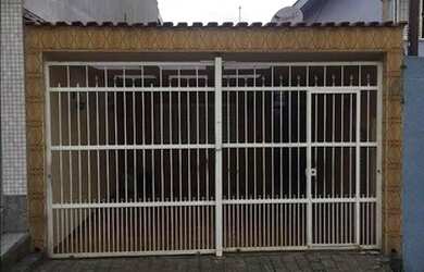 Imagem: A casa possui 2 Dormitórios, 1 Banheiro, 2 Vagas na garagem