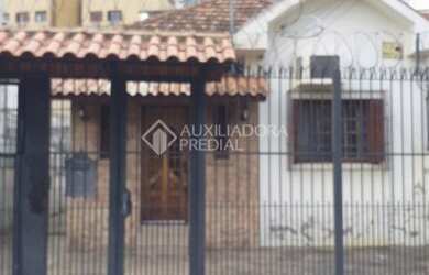 Imagem: A casa possui 3 Dormitórios, 1 Banheiro, 5 Vagas na garagem