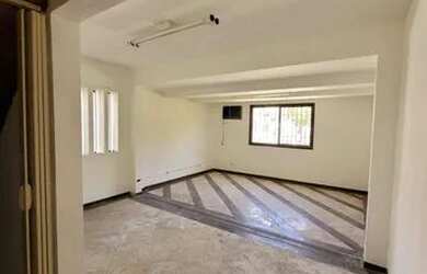 Imagem: O depósito possui 3 Vagas na garagem, 170m² de Área e está