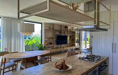 Imagem: A casa em condomínio possui 4 Dormitórios, 5 Banheiros, 3