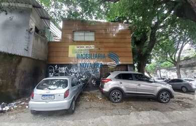 Imagem: A casa possui 1 Dormitório, 3 Banheiros, 5 Vagas na garagem