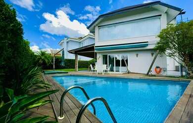 Imagem: A casa em condomínio possui 4 Dormitórios, 5 Banheiros, 3