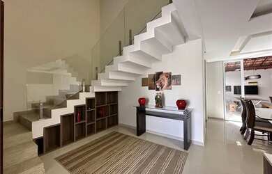 Imagem: A casa em condomínio possui 4 Dormitórios, 4 Banheiros, 170m²