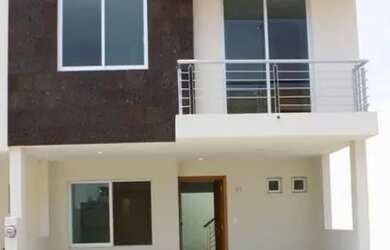 Imagem: A casa possui 2 Dormitórios, 2 Banheiros, 1 Vaga na garagem