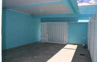 Imagem: A casa possui 2 Dormitórios, 2 Banheiros, 2 Vagas na garagem