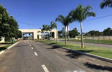 Imagem: O terreno possui 360m² de Área e está localizado em Senador