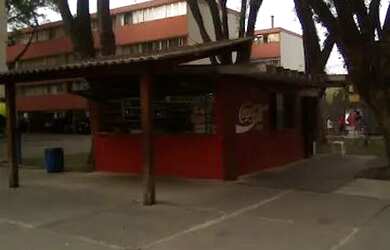 Imagem: O apartamento possui 3 Dormitórios, 1 Banheiro, 1 Vaga na garagem