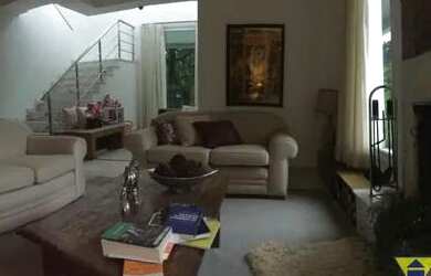 Imagem: A casa em condomínio possui 4 Dormitórios, 4 Banheiros, 2