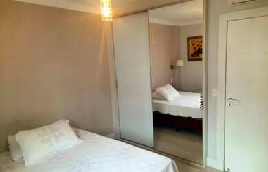 Imagem: O apartamento possui 3 Dormitórios, 1 Banheiro, 1 Vaga na garagem