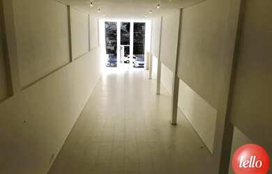 Imagem: O depósito possui 5 Vagas na garagem, 887m² de Área e está