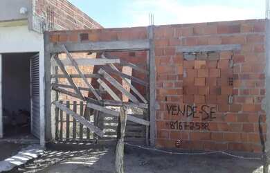 Imagem: A casa possui 2 Dormitórios, 1 Banheiro, 1 Vaga na garagem