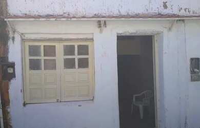 Imagem: A casa possui 2 Dormitórios, 1 Banheiro e está localizado