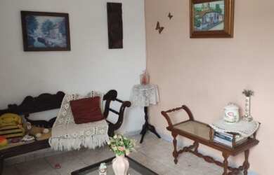 Imagem: A casa possui 3 Dormitórios, 2 Banheiros e está localizado