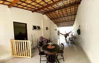 Imagem: A casa possui 3 Dormitórios, 2 Banheiros, 1 Vaga na garagem