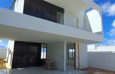 Imagem: A casa possui 4 Dormitórios, 3 Banheiros, 2 Vagas na garagem