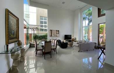 Imagem: A casa em condomínio possui 4 Dormitórios, 5 Banheiros, 3