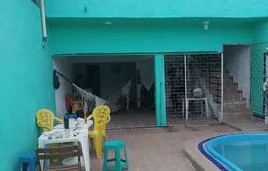 Imagem: A casa possui 3 Dormitórios, 2 Banheiros, 3 Vagas na garagem