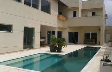 Imagem: A casa em condomínio possui 4 Dormitórios, 5 Banheiros, 3