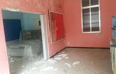 Imagem: A casa à venda possui 5 Dormitórios, 3 Banheiros, 4 Vagas