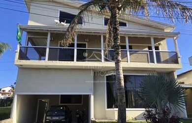 Imagem: A casa em condomínio possui 4 Dormitórios, 3 Banheiros, 4