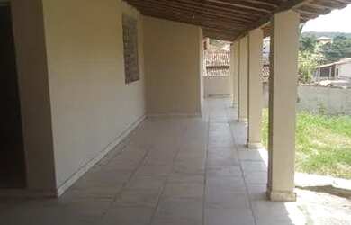 Imagem: A casa possui 3 Dormitórios, 2 Banheiros, 3 Vagas na garagem