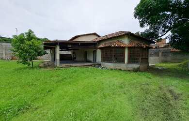 Imagem: A casa possui 2 Dormitórios, 3 Banheiros, 5 Vagas na garagem