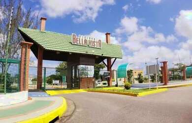 Imagem: A casa possui 4 Dormitórios, 5 Banheiros, 4 Vagas na garagem