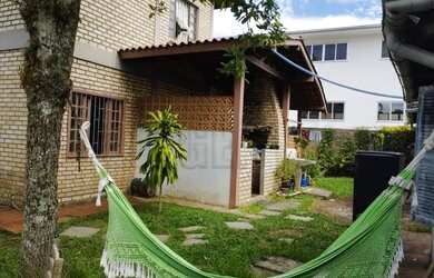 Imagem: A casa possui 5 Dormitórios, 4 Banheiros, 5 Vagas na garagem