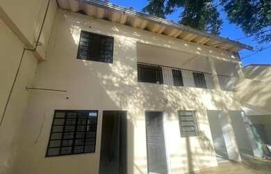 Imagem: A casa possui 4 Dormitórios, 3 Banheiros, 212m² de Área e