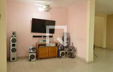 Imagem: A casa possui 5 Dormitórios, 4 Banheiros, 4 Vagas na garagem